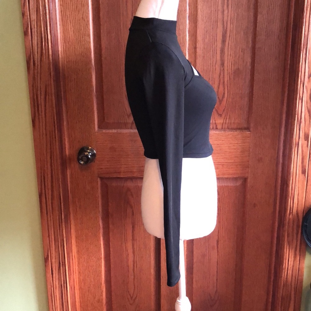 3/$20 NEW LISTING! Mock Neck Cut out Crop Top - Picture 3 of 7